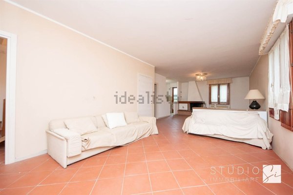casa indipendente in vendita a Montale in zona Stazione