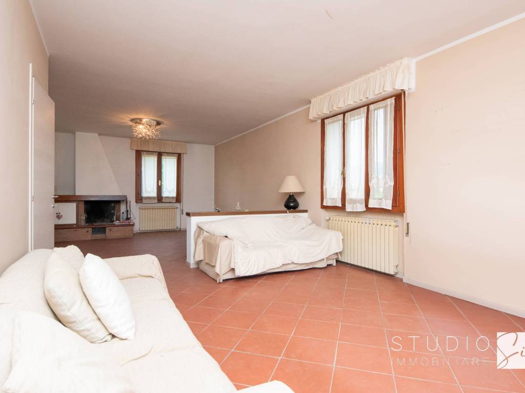 casa indipendente in vendita a Montale in zona Stazione