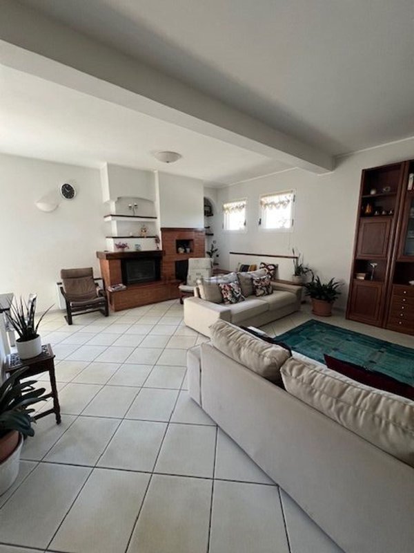 casa indipendente in vendita a Montale in zona Stazione