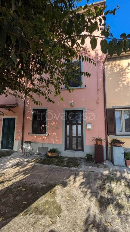 casa indipendente in vendita a Montale in zona Tobbiana