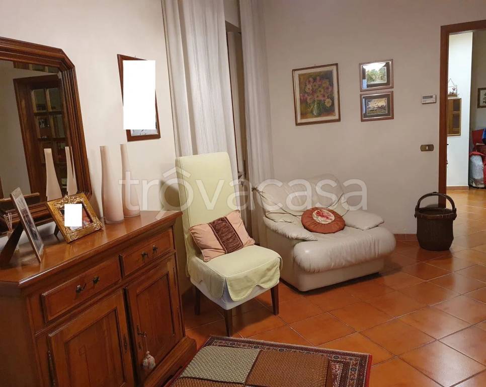 casa indipendente in vendita a Montale in zona Stazione