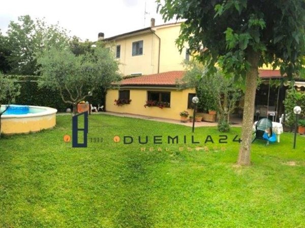 casa indipendente in vendita a Montale in zona Stazione