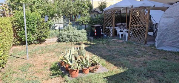 casa indipendente in vendita a Montale in zona Stazione