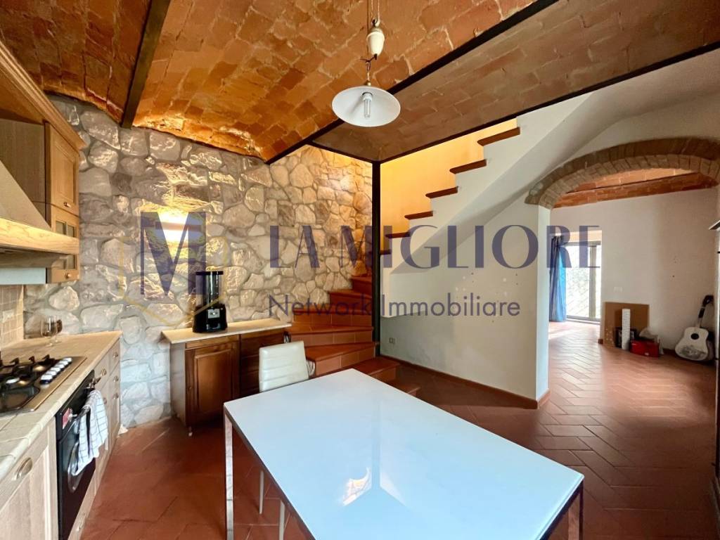 casa indipendente in vendita a Montale in zona Tobbiana