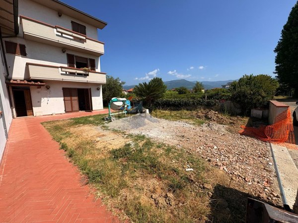 casa indipendente in vendita a Montale in zona Stazione