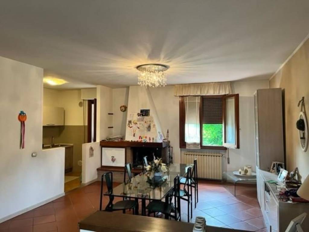 casa indipendente in vendita a Montale in zona Stazione