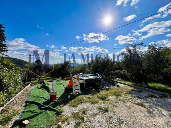 casa indipendente in vendita a Montale in zona Tobbiana