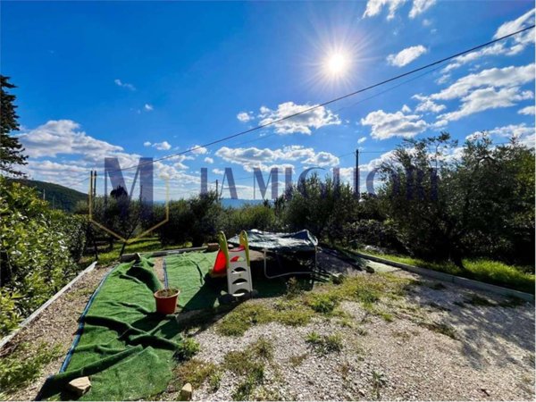 casa indipendente in vendita a Montale in zona Tobbiana