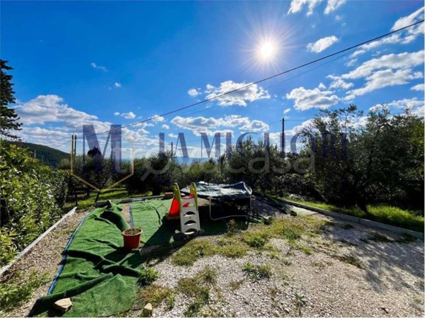 casa indipendente in vendita a Montale in zona Tobbiana