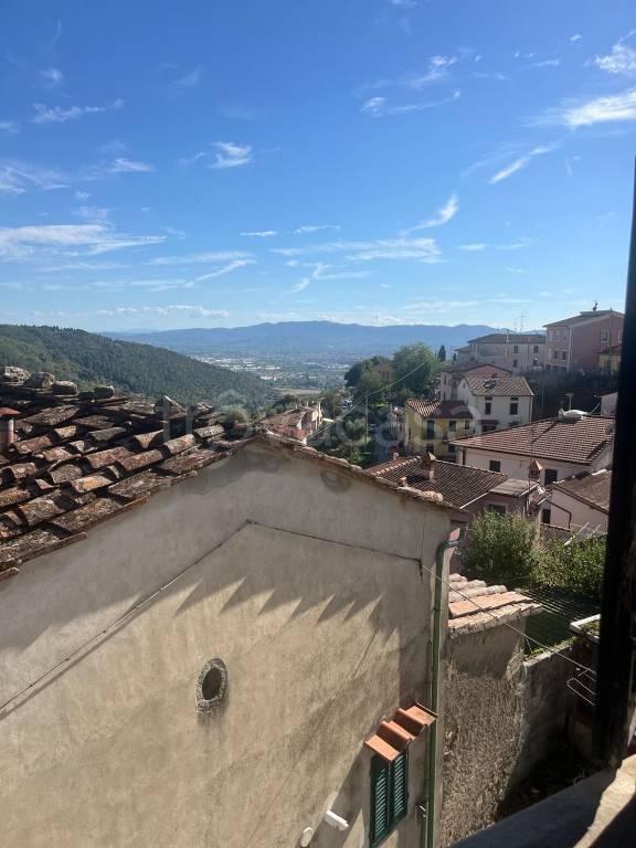 casa indipendente in vendita a Montale in zona Tobbiana