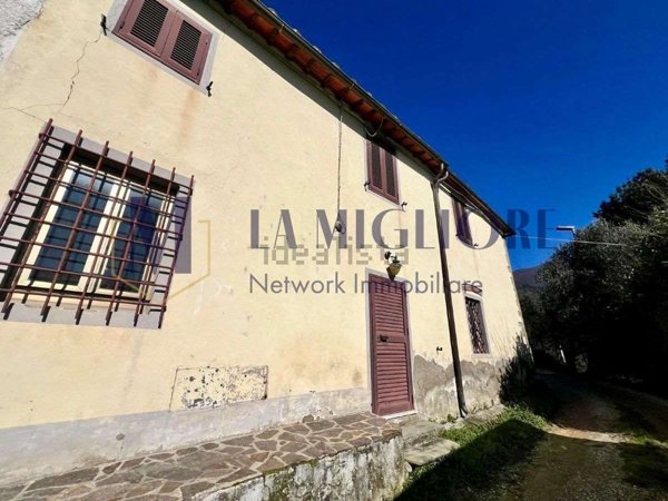 casa indipendente in vendita a Montale in zona Tobbiana