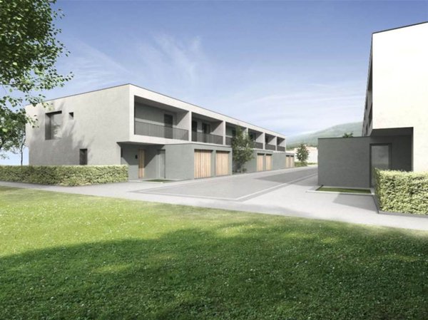 casa indipendente in vendita a Montale in zona Stazione