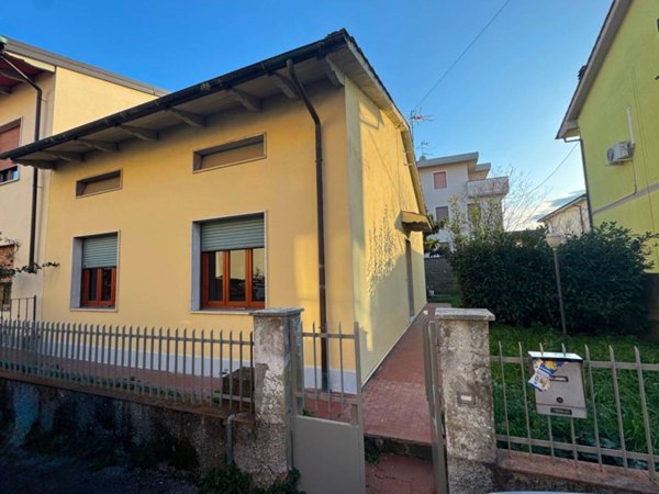 casa indipendente in vendita a Montale