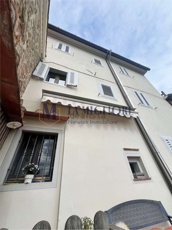 casa indipendente in vendita a Montale in zona Tobbiana