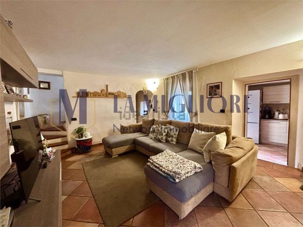 casa indipendente in vendita a Montale in zona Tobbiana