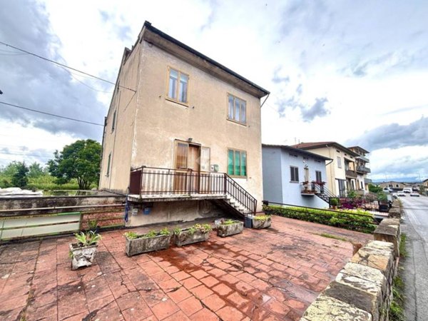 casa indipendente in vendita a Montale in zona Stazione