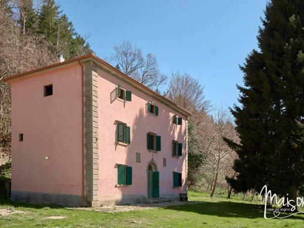 casa indipendente in vendita a Montale in zona Tobbiana