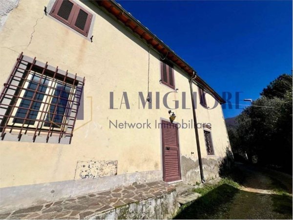 casa indipendente in vendita a Montale in zona Tobbiana
