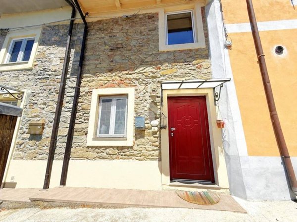 casa indipendente in vendita a Montale in zona Tobbiana