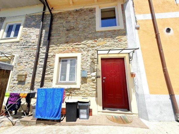 casa indipendente in vendita a Montale in zona Tobbiana