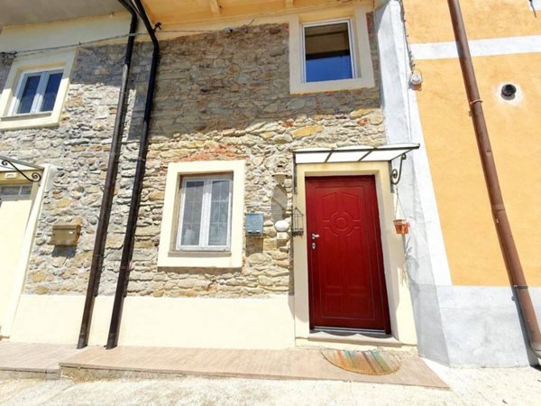 casa indipendente in vendita a Montale in zona Tobbiana