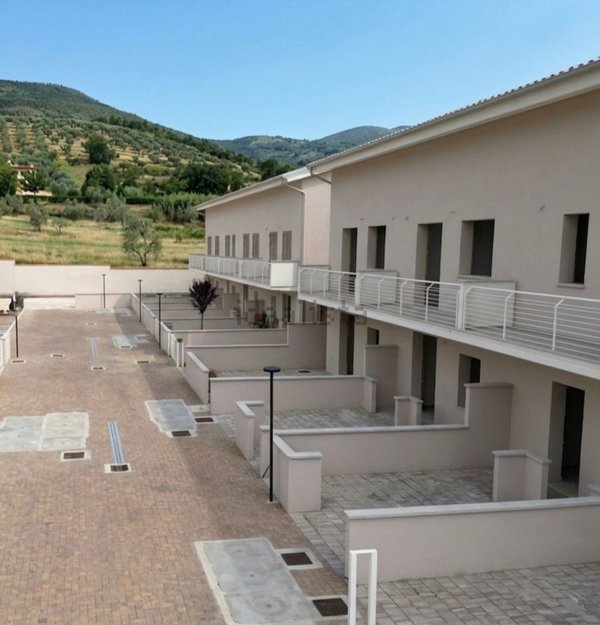 casa indipendente in vendita a Montale in zona Stazione