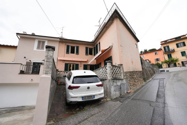 casa indipendente in vendita a Montale in zona Fognano