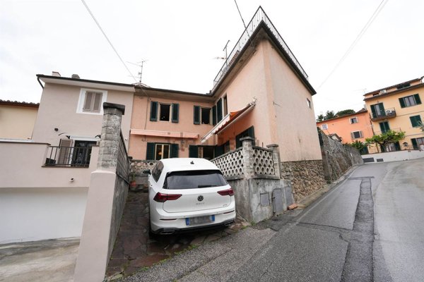 casa indipendente in vendita a Montale in zona Fognano