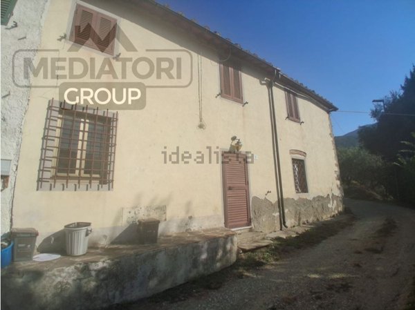 casa indipendente in vendita a Montale in zona Tobbiana