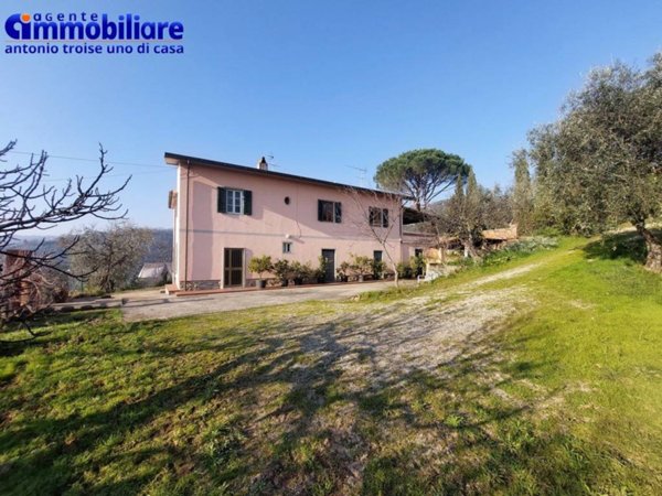 villa in vendita a Montecatini-Terme in zona Vico