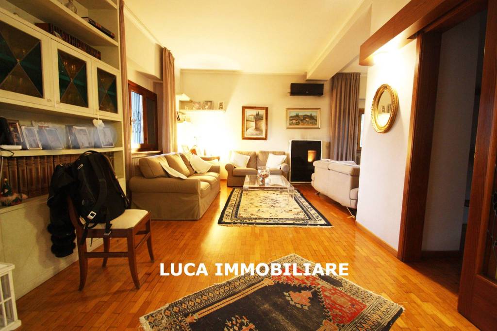 casa indipendente in vendita a Montecatini-Terme in zona Vico