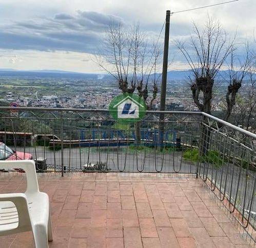 appartamento in vendita a Montecatini-Terme in zona Montecatini Alto