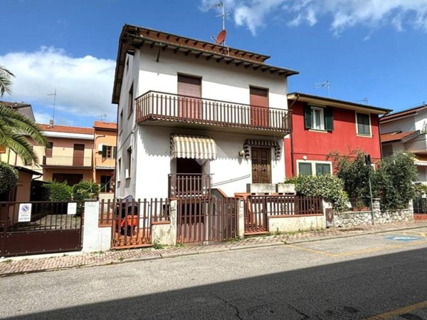 casa indipendente in vendita a Montecatini-Terme in zona Vico