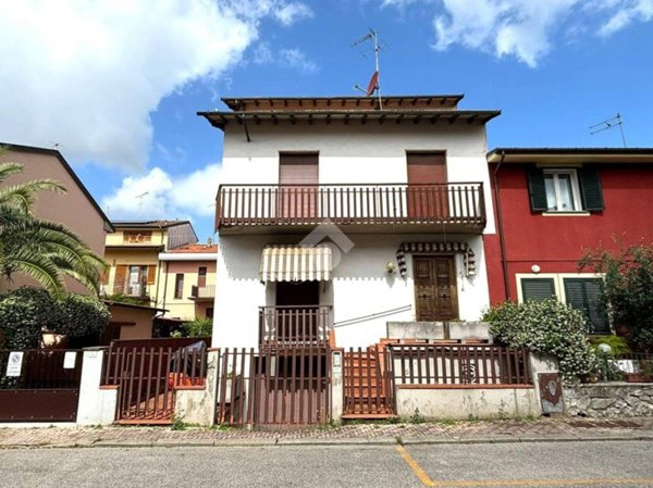 casa indipendente in vendita a Montecatini-Terme in zona Vico