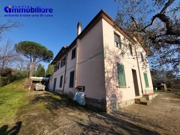 villa in vendita a Montecatini-Terme in zona Vico