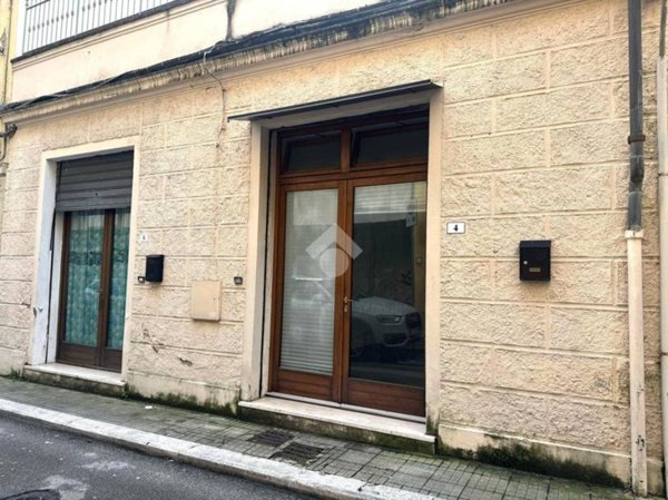 negozio in vendita a Montecatini-Terme in zona Vico