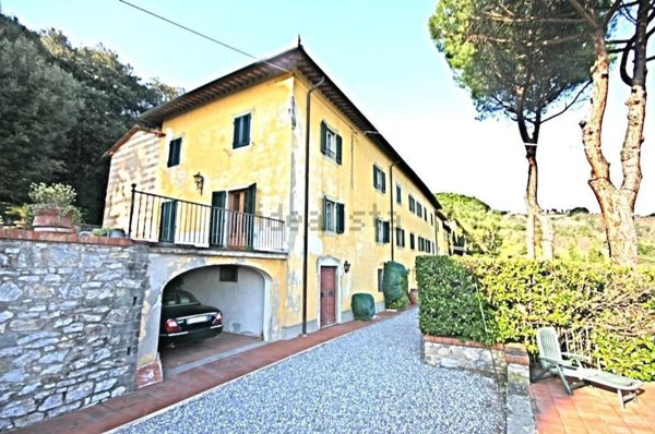 casa indipendente in vendita a Montecatini-Terme in zona Montecatini Alto