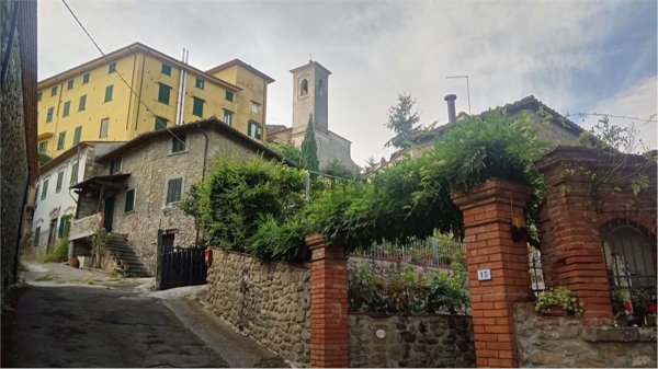 casa indipendente in vendita a Montecatini-Terme in zona Montecatini Alto