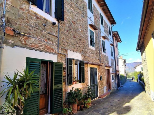 casa indipendente in vendita a Montecatini-Terme in zona Montecatini Alto