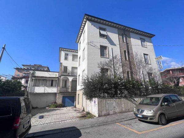 intera palazzina in vendita a Montecatini-Terme