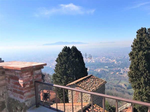 casa indipendente in vendita a Montecatini-Terme in zona Montecatini Alto