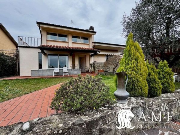 casa indipendente in vendita a Montecatini-Terme