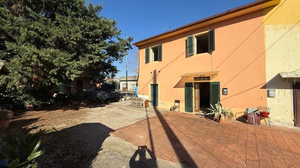 casa indipendente in vendita a Montecatini-Terme