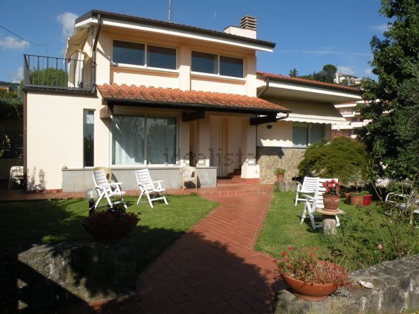 casa indipendente in vendita a Montecatini-Terme