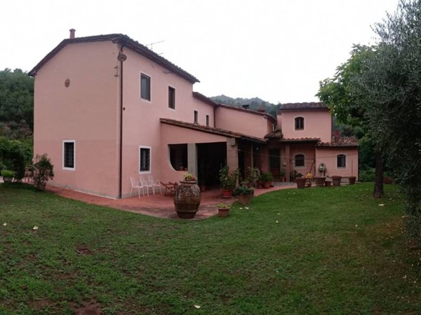 casa indipendente in vendita a Montecatini-Terme in zona Montecatini Alto