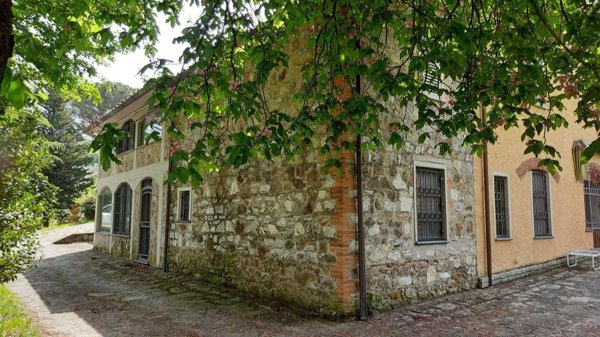 esavano in vendita a Montecatini-Terme in zona Montecatini Alto