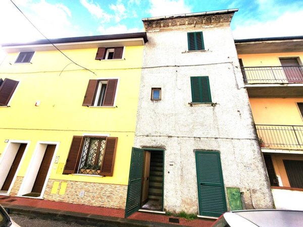 casa indipendente in vendita a Montecatini-Terme