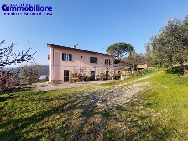 casa indipendente in vendita a Montecatini-Terme