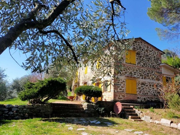 casa indipendente in vendita a Montecatini-Terme