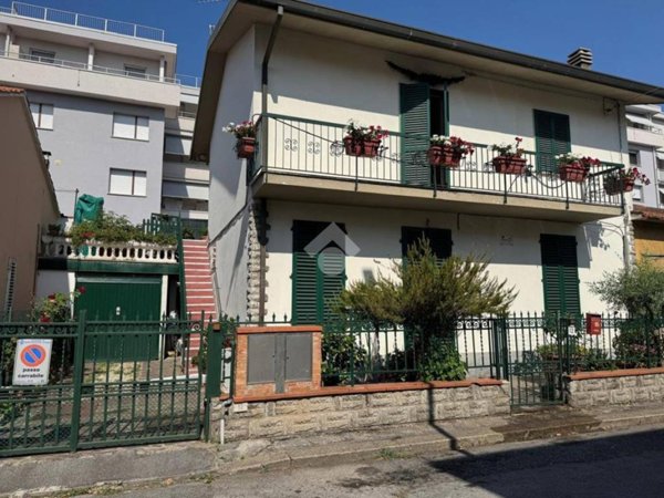 casa indipendente in vendita a Montecatini-Terme in zona Vico